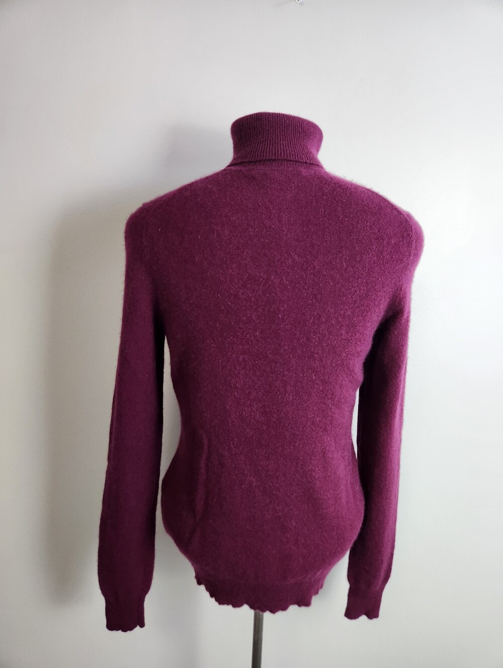 💯 Cashmere Sweater Sz M Burgundy High Neck Lord & Taylor Cozy Soft Quiet Luxury - Picture 5 of 11
